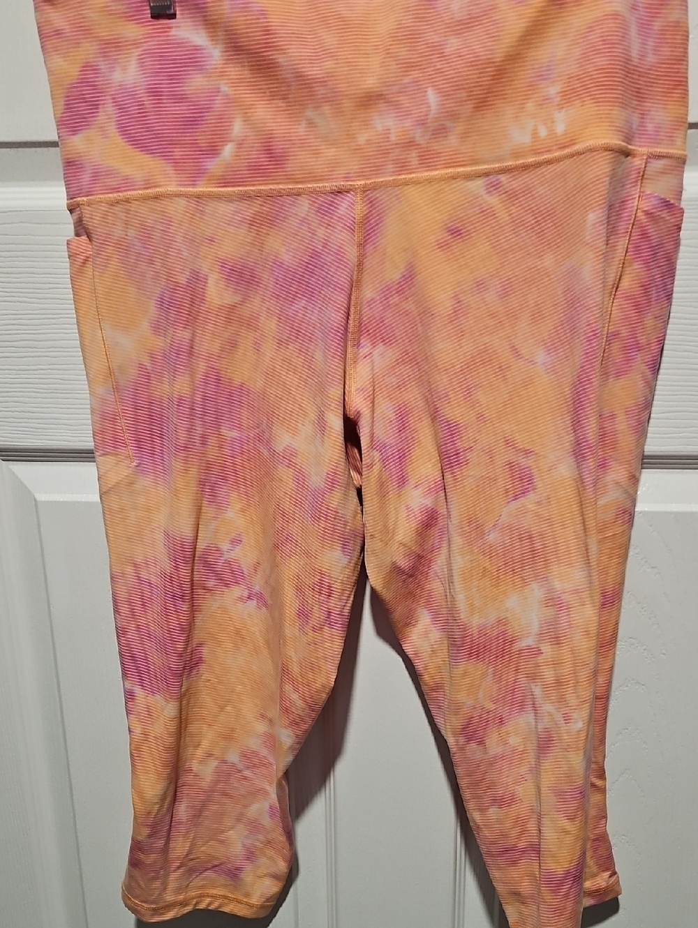 Athleta Peach and Pink Tie-Dye Capri Leggings
